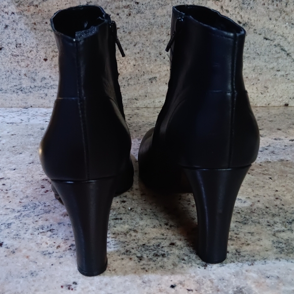 Naturalizer Sierra Ankle Boot in Black Leather Size 10 M COMFORT - Picture 4 of 6